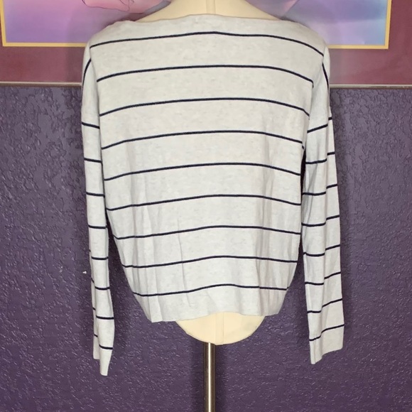 H & M BASIC TOP•SZ XS - Picture 2 of 2